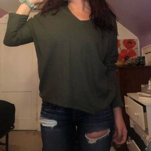 Olive green long sleeved ribbed shirt!💚